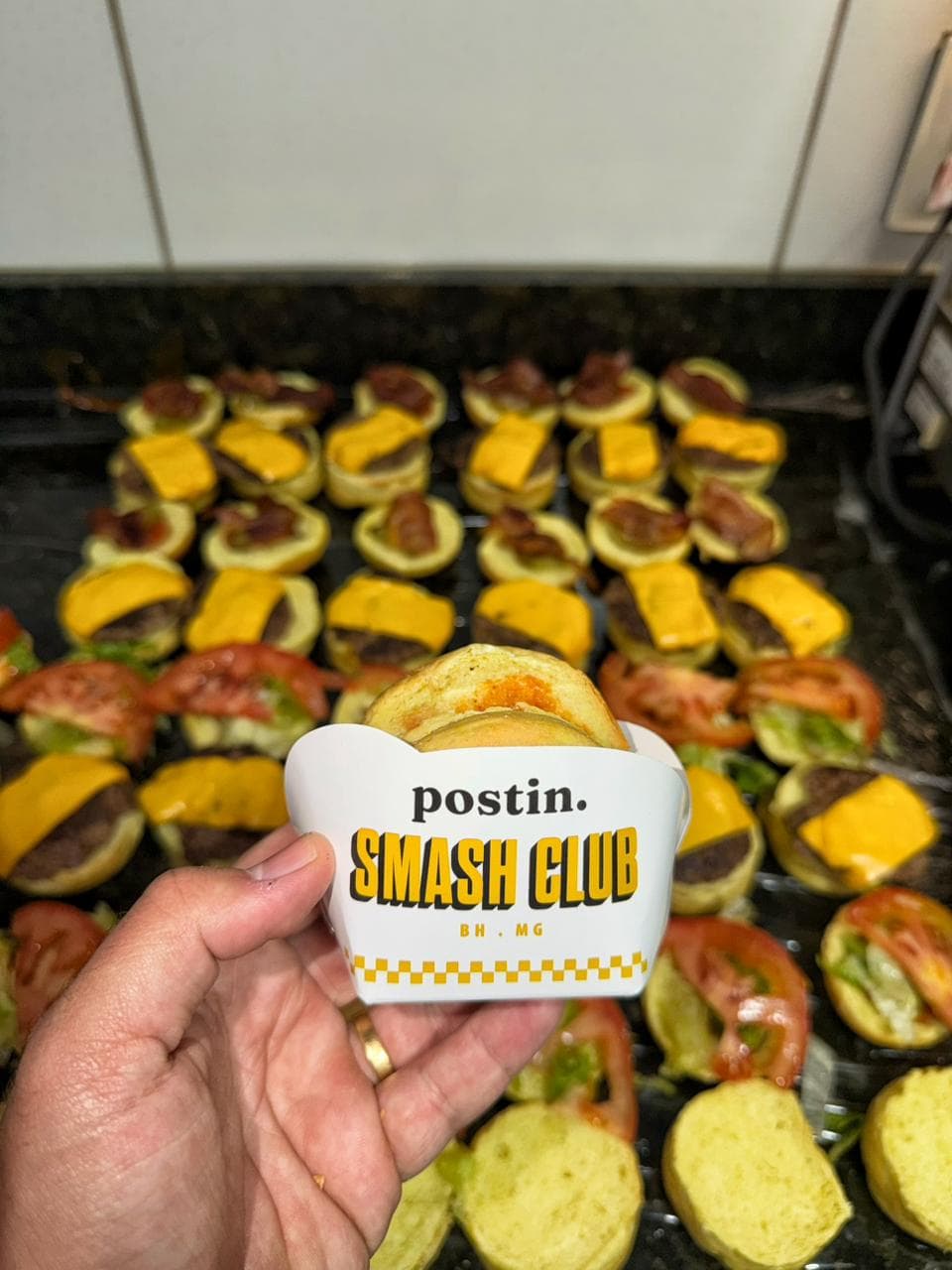 Smash burgers na chapa do Postin Smash Club